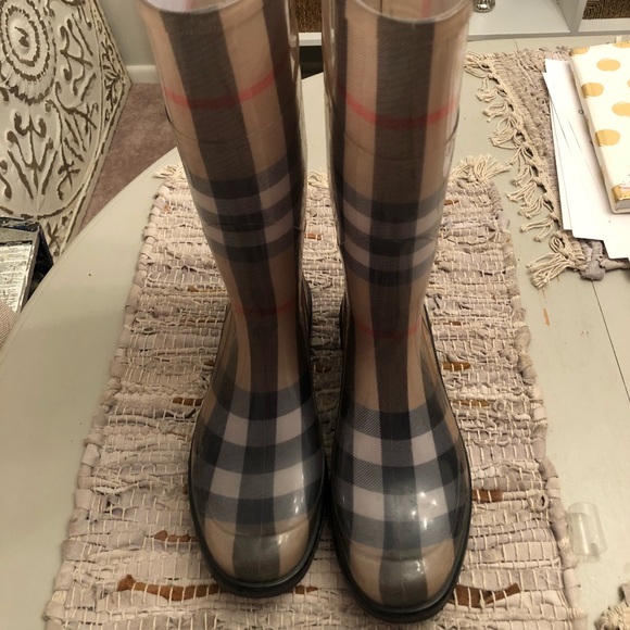 Burberry Shoes - Burberry Rainboots- barely worn!